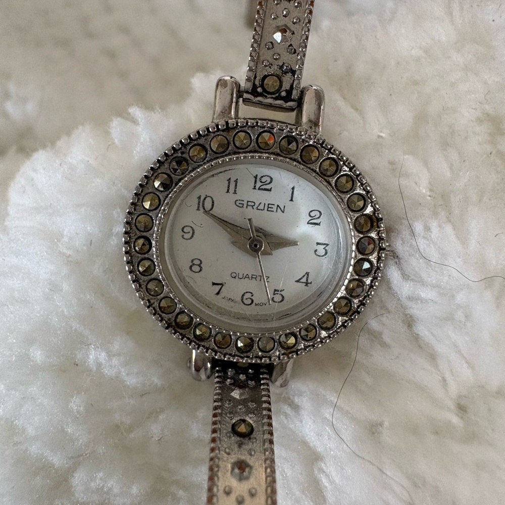 Gruen women’s Stainless Steel marcasite Quartz Wristswatch Silver Gem-White Dial